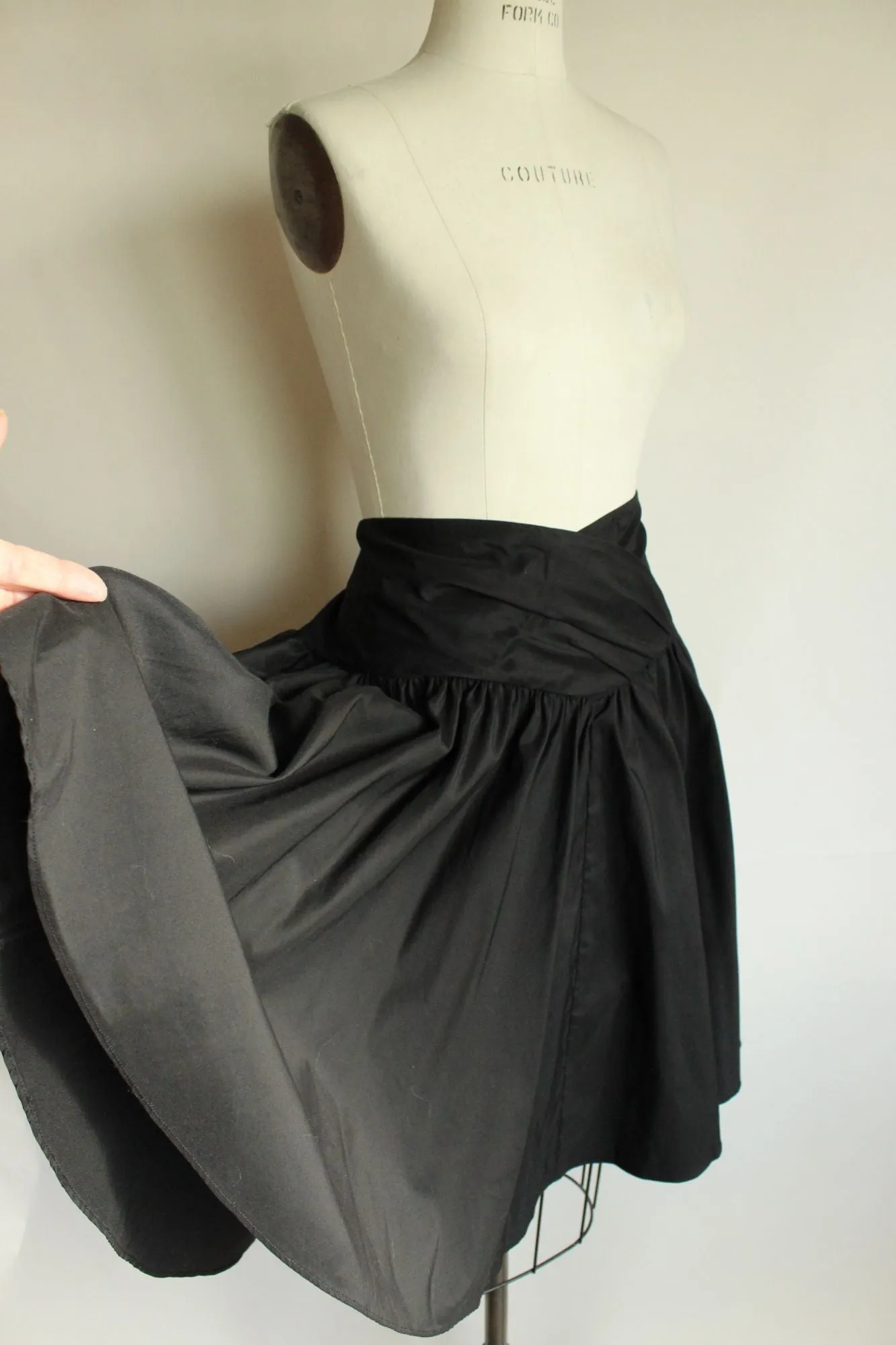 Diane von Furstenberg Studio LP Skirt, Pockets, Black Full Circle, Size Medium Large