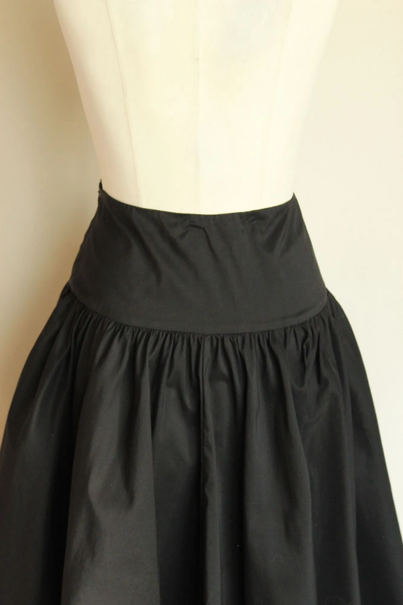 Diane von Furstenberg Studio LP Skirt, Pockets, Black Full Circle, Size Medium Large