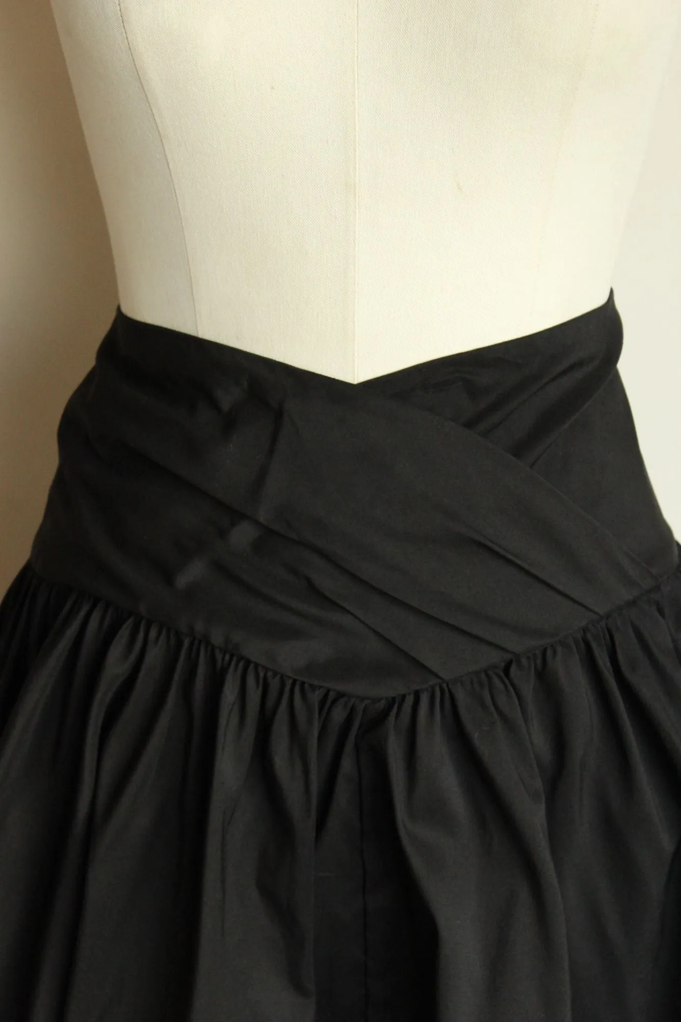 Diane von Furstenberg Studio LP Skirt, Pockets, Black Full Circle, Size Medium Large