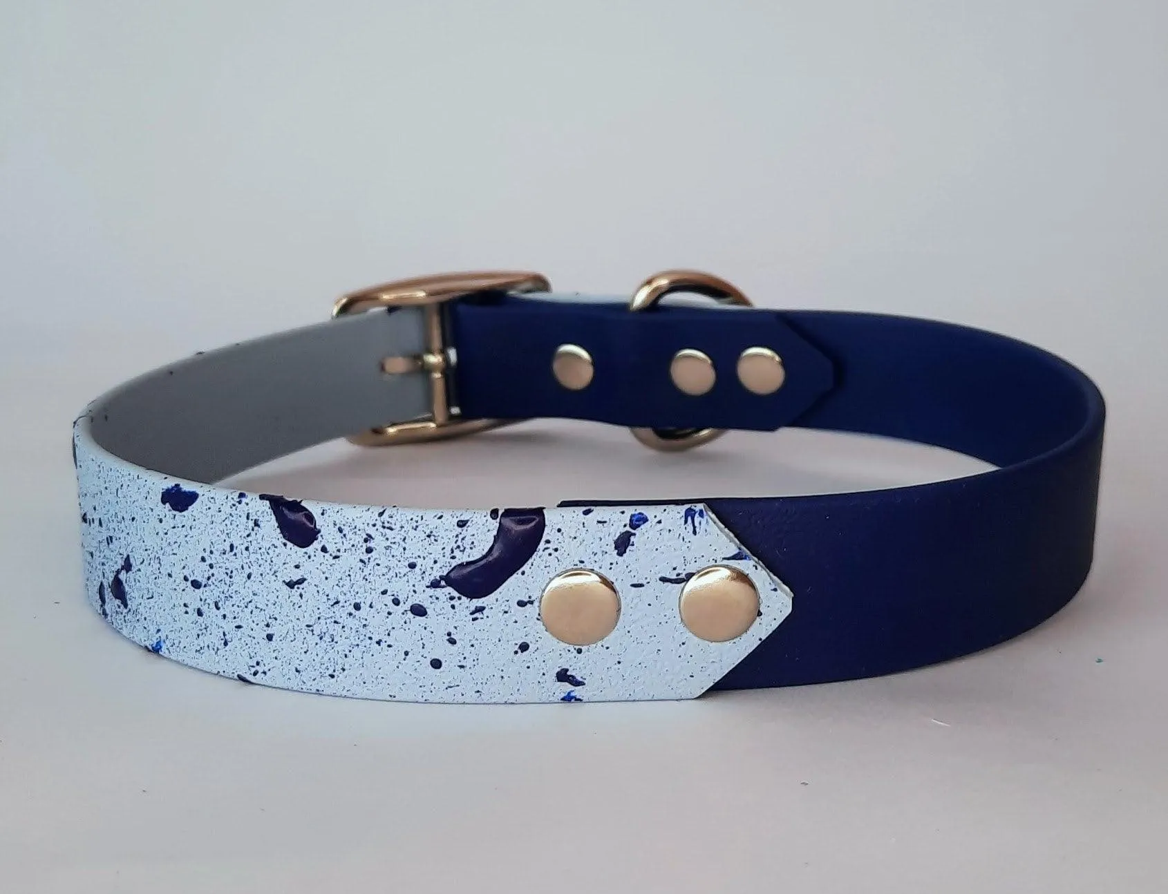 Two tone splatter collar