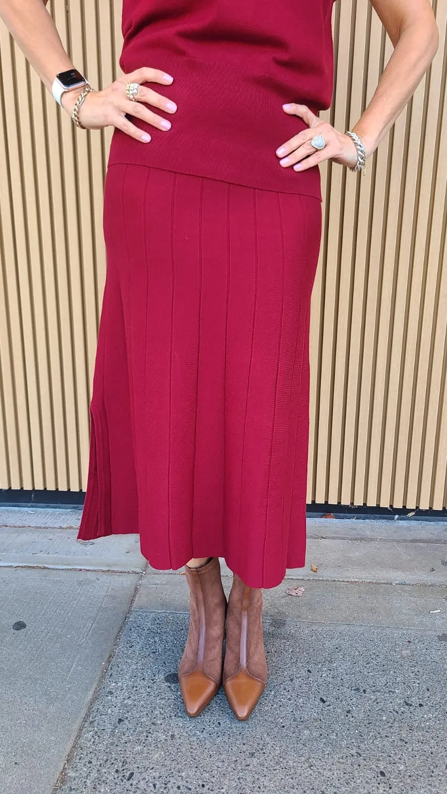 W224033 Bordeaux Skirt